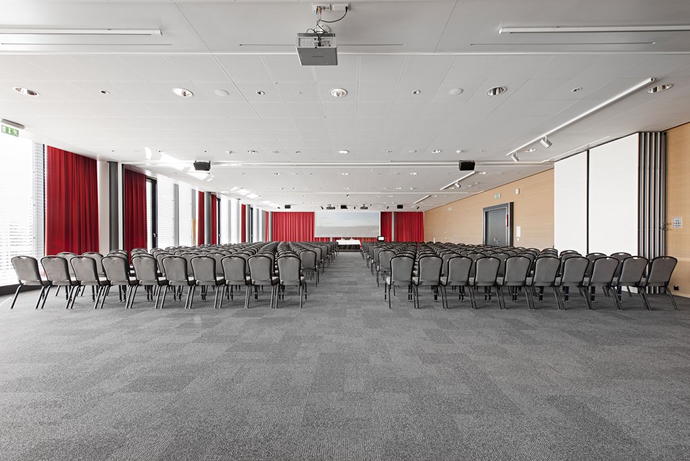 Kursaal Bern Eventlocation mieten Raum Szenario mit Konzertbestuhlung für Seminar
